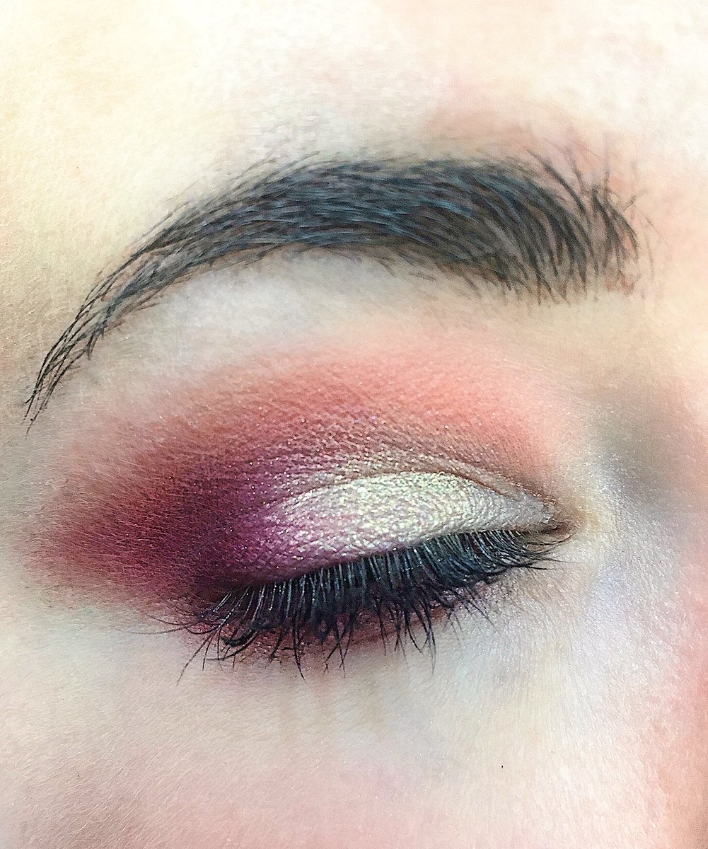 familishome's tweet photo. #picoftheday #beautyblogger #nablacosmetics #nabla #nabladreamy #nabladreamyeyeshadowpalette #bellcosmetics #makeupeyes #makeupeye #eyeshadowpalette #eyemakeup #eyesmakeup #beautybloger #beautymakeup #maquillaje #maquillajeojos #bcnblogger @NablaCosmetics @maquillalia https://t.co/lnlv82Got7