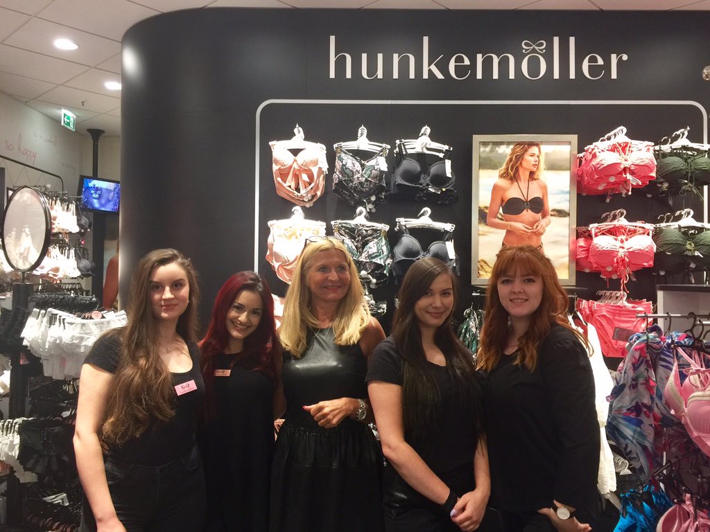 Training in den Wilmersdorfer Arcaden 🎀 - let's talk about fashion and trends 👙😉 #hkmacademy