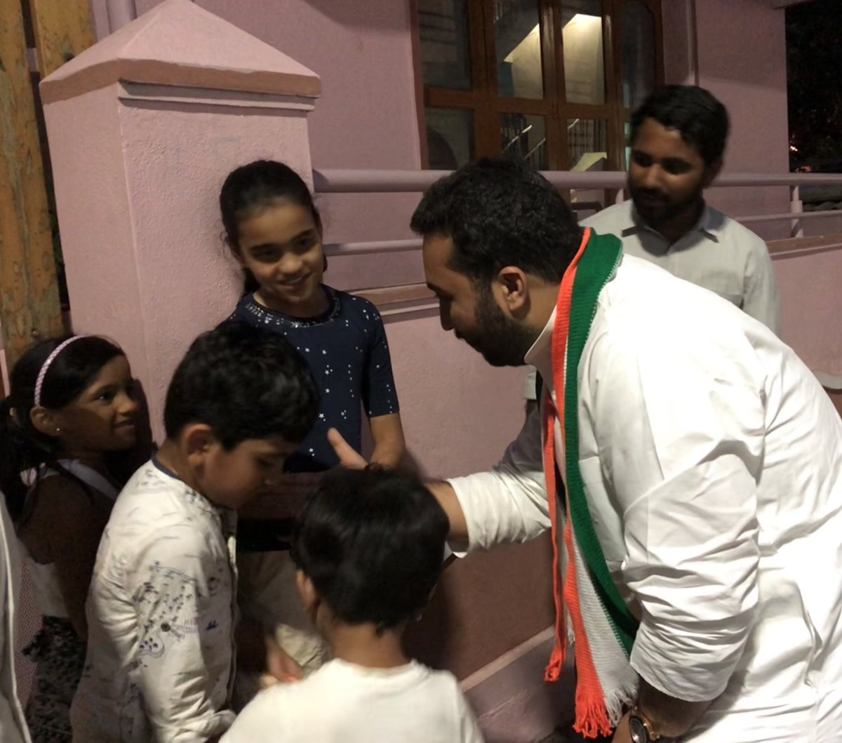 Even kids of Karnataka is telling #JaiHoCongress. A light moment from the election campaign for @manjunathansui @MahalakshmiLayout
#ProgressWithCongress