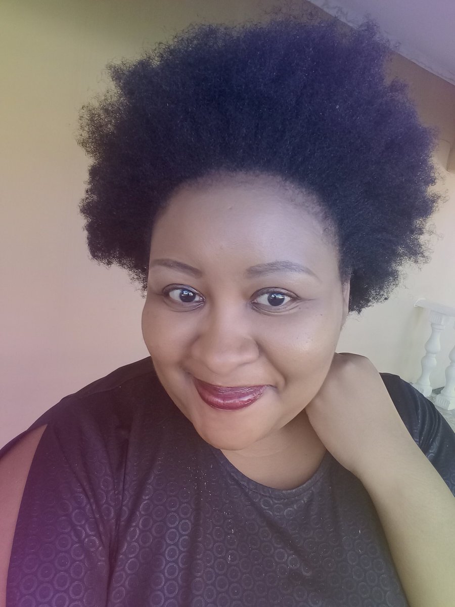 LaSukuta's tweet photo. And I did commit to growing my afro. Akusafani. #AfroGirl #NappyHair #Natural #Type4C The journey continues! 😗 https://t.co/IFGHDIxIxY