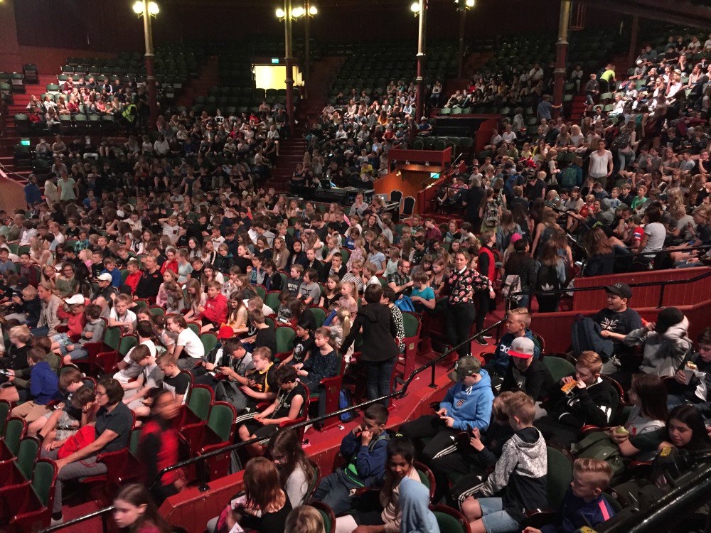 NackaSkolor's tweet photo. 1300 elever såg härliga Trollkarlen från Oz, som avslutning på vårens arbete om fördomar, bemötande och vänskap #gladahudikteatern https://t.co/J4XX10q1ez https://t.co/HqHyhtTIa5