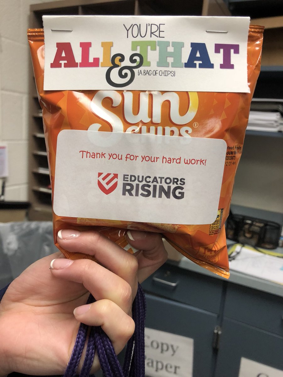 sbhs_edrising's tweet photo. We ❤️ our teachers @StoneBridgeLCPS https://t.co/vCV5VLq7Cv