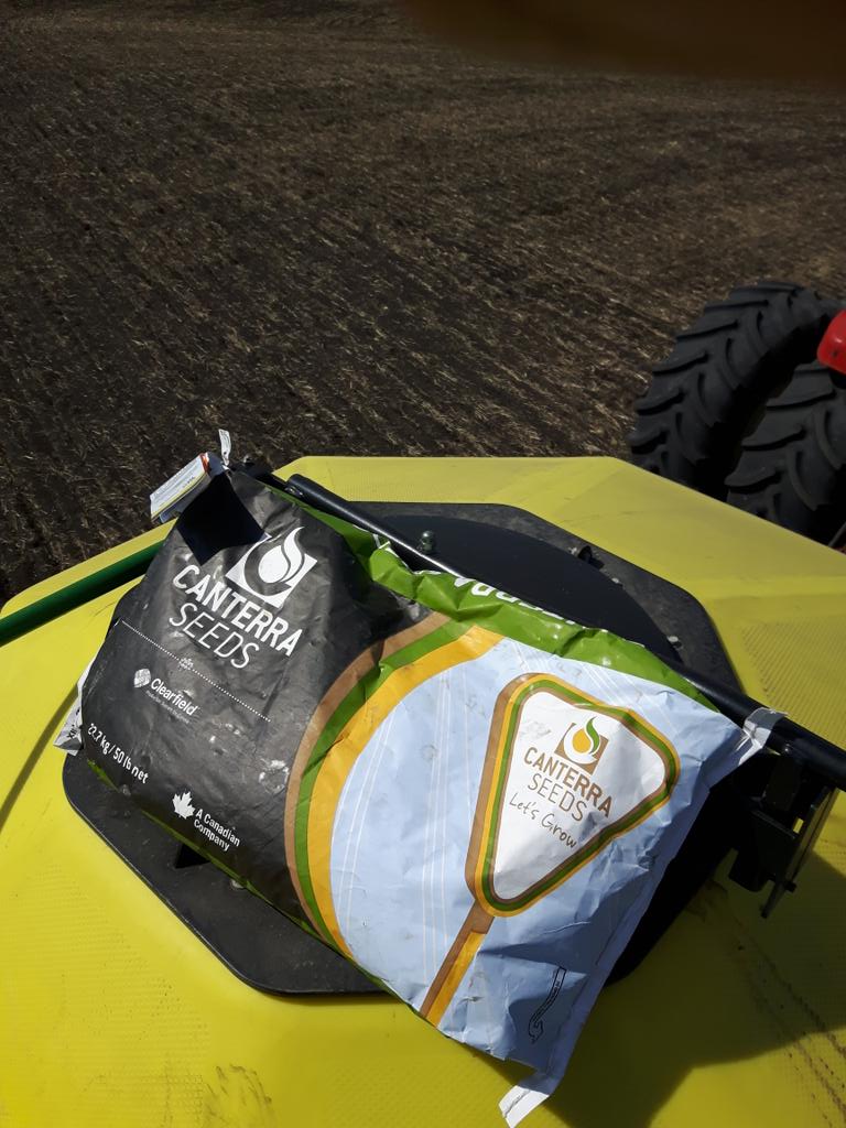 EnsQualitySeed's tweet photo. #CS2500CL canola going in today, great conditions! #JD1910 #JD1890 #plant18  @canterraseeds https://t.co/WBpJHZwj4I