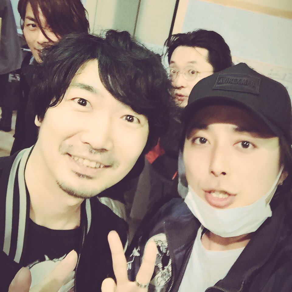 沖野晃司 そして とにかく本当にとにかく憧れておりました 小西克幸さんとも 舞台 で共演させて頂きます 実は声のお仕事はご一緒させて頂いたことがありまして 幸せが過ぎますね 後ろに写り込んで下さいました これまた大好き大先輩は