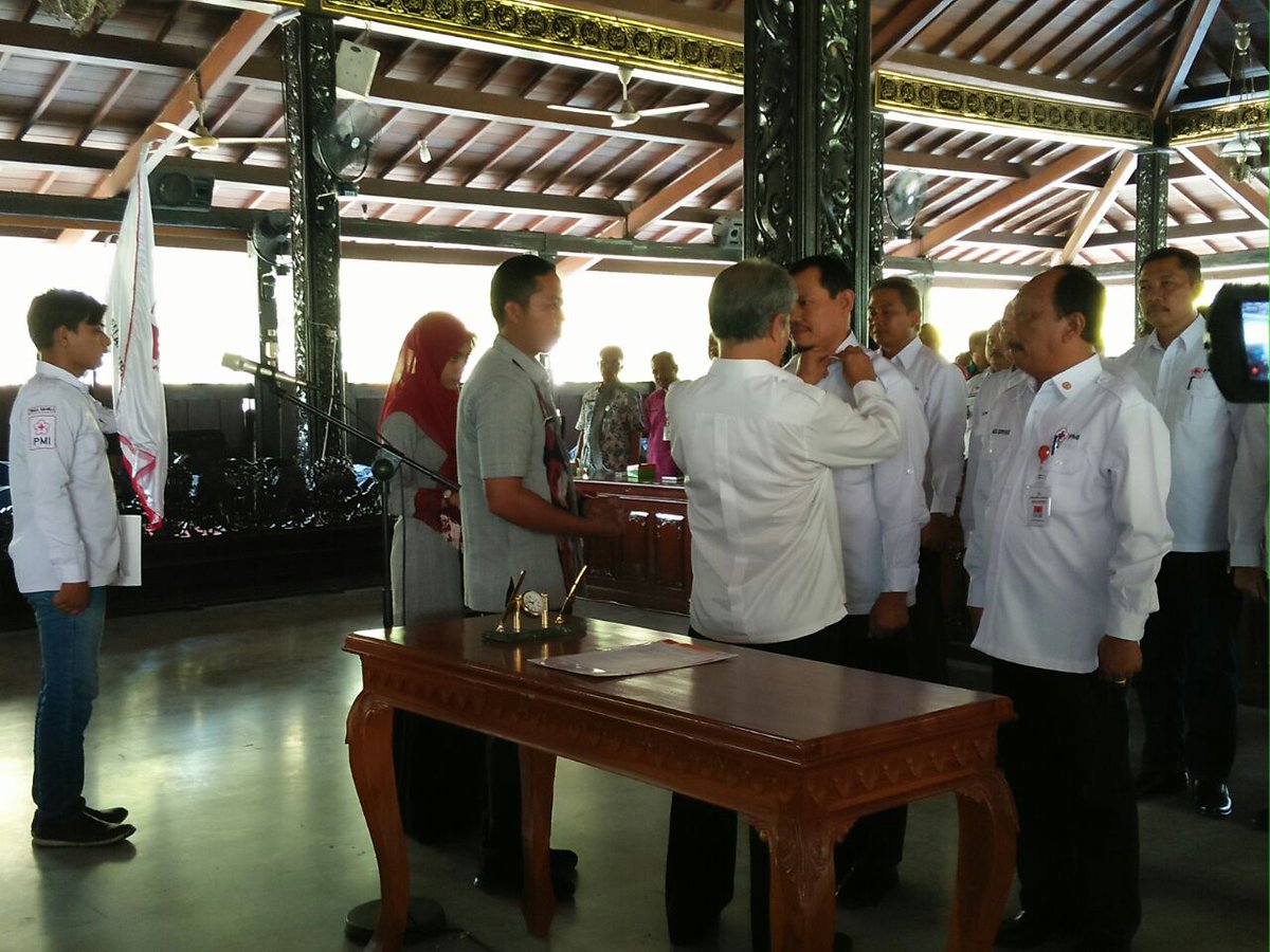 PMI_Demak's tweet photo. Pelantikan Pengurus dan Dewan Kehormatan PMI Kabupaten Demak periode 2018-2023 oleh Ketua PMI Prov.Jateng dr.Imam Triyanto,MPH. (8/5)
.
.
@palangmerah @utdp_pmi @PMIJawaTengah @humasjateng @HumasDemak @HM_NATSIR @WargaDEMAK @demakhariini
#pmikabupatendemak #pmidemak #humanityact https://t.co/LDIKcIivMT