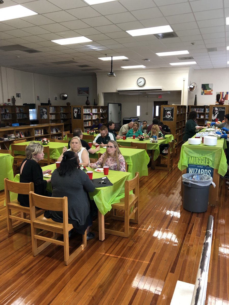 RMSBroncos's tweet photo. Breakfast for Teacher Appreciation Week! Brought to you by YV4C! #RosemontReady #YV4C #FWISD #TeacherAppreciationWeek https://t.co/l9dWTZQZ5u