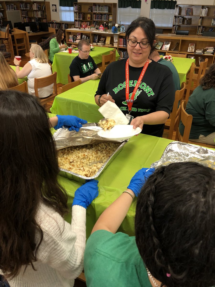 RMSBroncos's tweet photo. Breakfast for Teacher Appreciation Week! Brought to you by YV4C! #RosemontReady #YV4C #FWISD #TeacherAppreciationWeek https://t.co/l9dWTZQZ5u