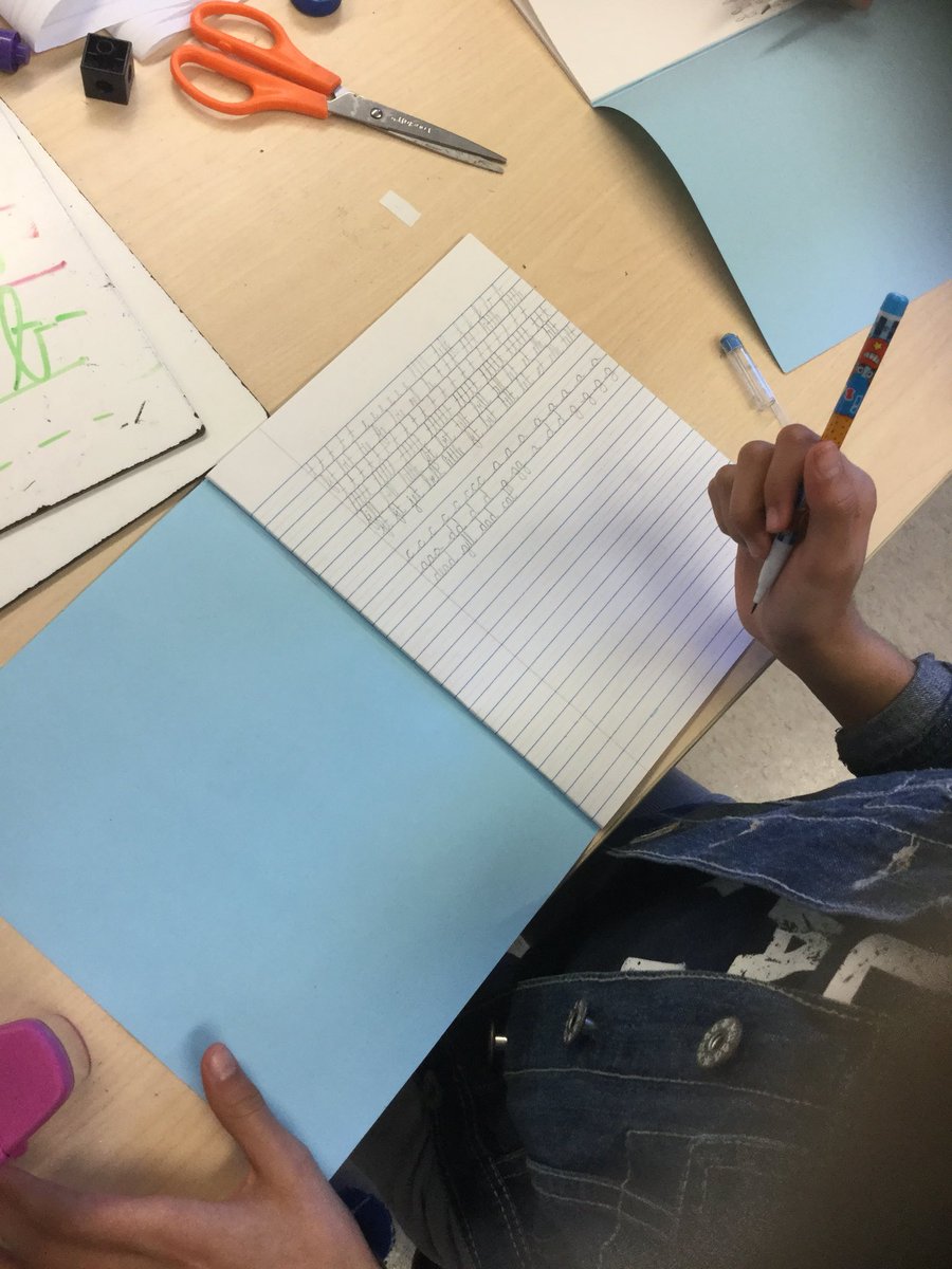 mrscookesclass3's tweet photo. Spring has sprung @EldoradoPDSB and it is the perfect time to work on our cursive writing.  Ss love the focus and attention to detail it takes to learn to write cursive.  #importantskill #finemotorcontrol https://t.co/8fTudA8gZI