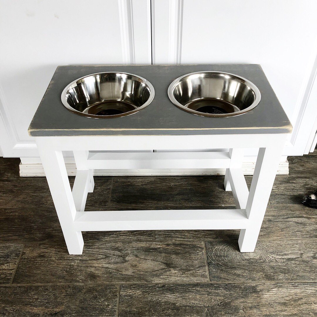 twomoosedesign's tweet photo. One lucky dog has two of those whoppers on the way! This modern farmhouse feeder stands at 19” tall with a white base and weathered grey top.
•
•
With some beautiful weather around the corner do you think we should take some photos outside??
#bigdogs #largebreed #largebreedlove https://t.co/W59ZKJRwuc