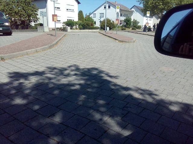 bodehase's tweet image. ... und aus den Lautsprechern im Auto erklingt &quot;Brothers in arms&quot;. Auch schön! #schule #parkplatz #Papablogger #elternblog #elternblogGER #dadofone #einkind #lebenmitkind #papablog #dadBlogger #familienzeit #familienleben #familienalltag #familienblog #fa…