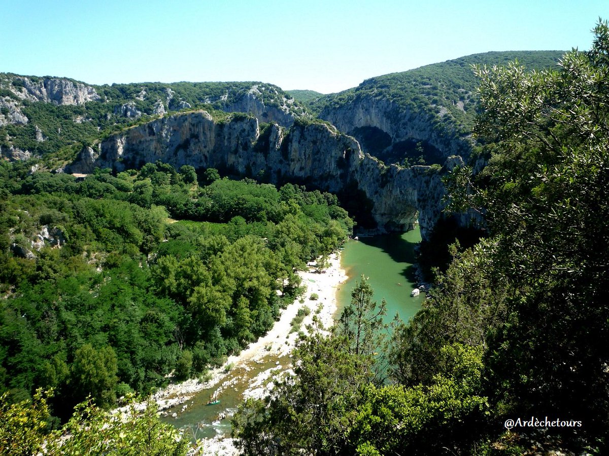 #MagnifiqueFrance #FranceMagique #Ardèche #VallonPontDarc @vallon_pontdarc #ArdecheGuide #ardechetourisme #PontdArc #moisdemai #Vacances #ponts #bridge #madeinFrance