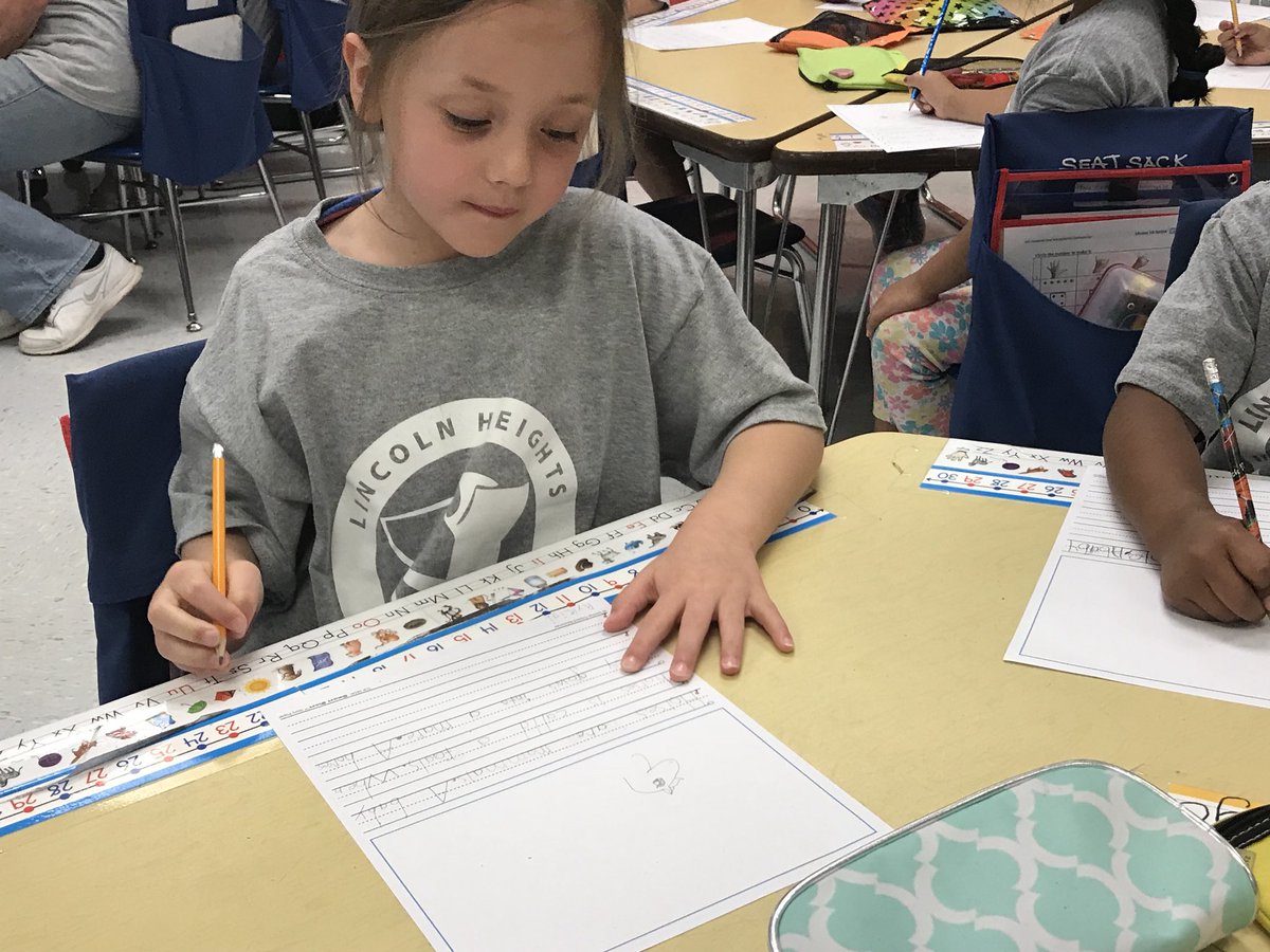 LHElemPatriots's tweet photo. Writing about and drawing  horses in kindergarten. @teresabateayers https://t.co/zfRAVfXMZt