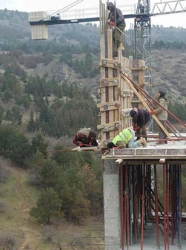 In honor of #constructionsafetyweek, here are some of our favorite #safetyfails. Don't be that guy, come to Wind-lock.com and order your PPE now. It's in stock and ready to ship same day! #windlocktools #whatyouneedwhenyouneedit