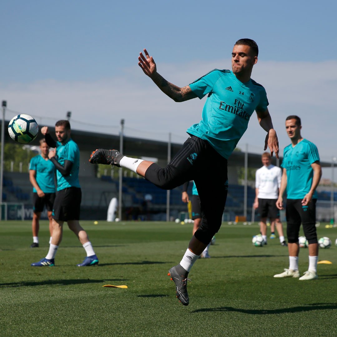 realmadrid's tweet photo. 📸 ¡Entrenamiento de hoy de cara al encuentro de mañana frente al @SevillaFC! 👊
#RMCity | #HalaMadrid https://t.co/FHe8RiGdhH