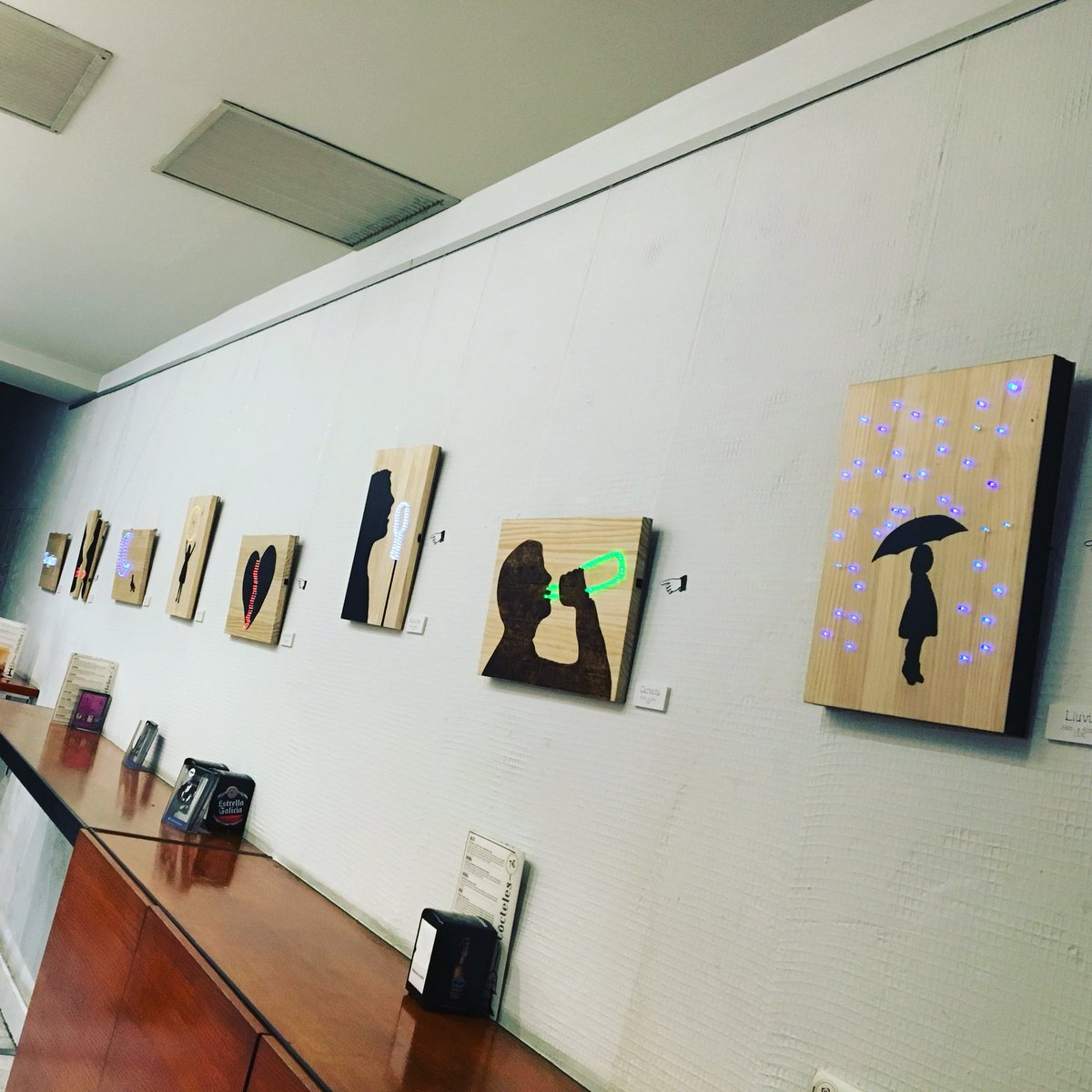 Hace un año que inauguré mi primera Expo en <a href="/microteatro/">microteatro</a>. Gracias a todos los que tenéis o habéis regalado un #Lucis 💡💡💡💡💡💡💡💡💡💡💡💡💡