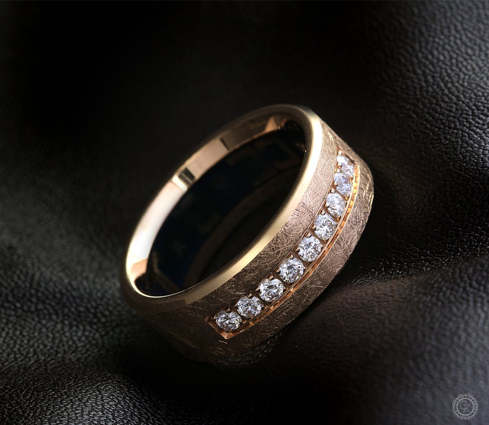 Carlexrings's tweet photo. A hand painted Carlex with a custom engraving of your chosen date or message. https://t.co/J6jS7yp9mr #carlexcollection #diamonds #rosegold #luxury #luxurylife #menswear #mensstyle #mensfashion #gq #esquire #luxurious https://t.co/F6vL7cpa6T