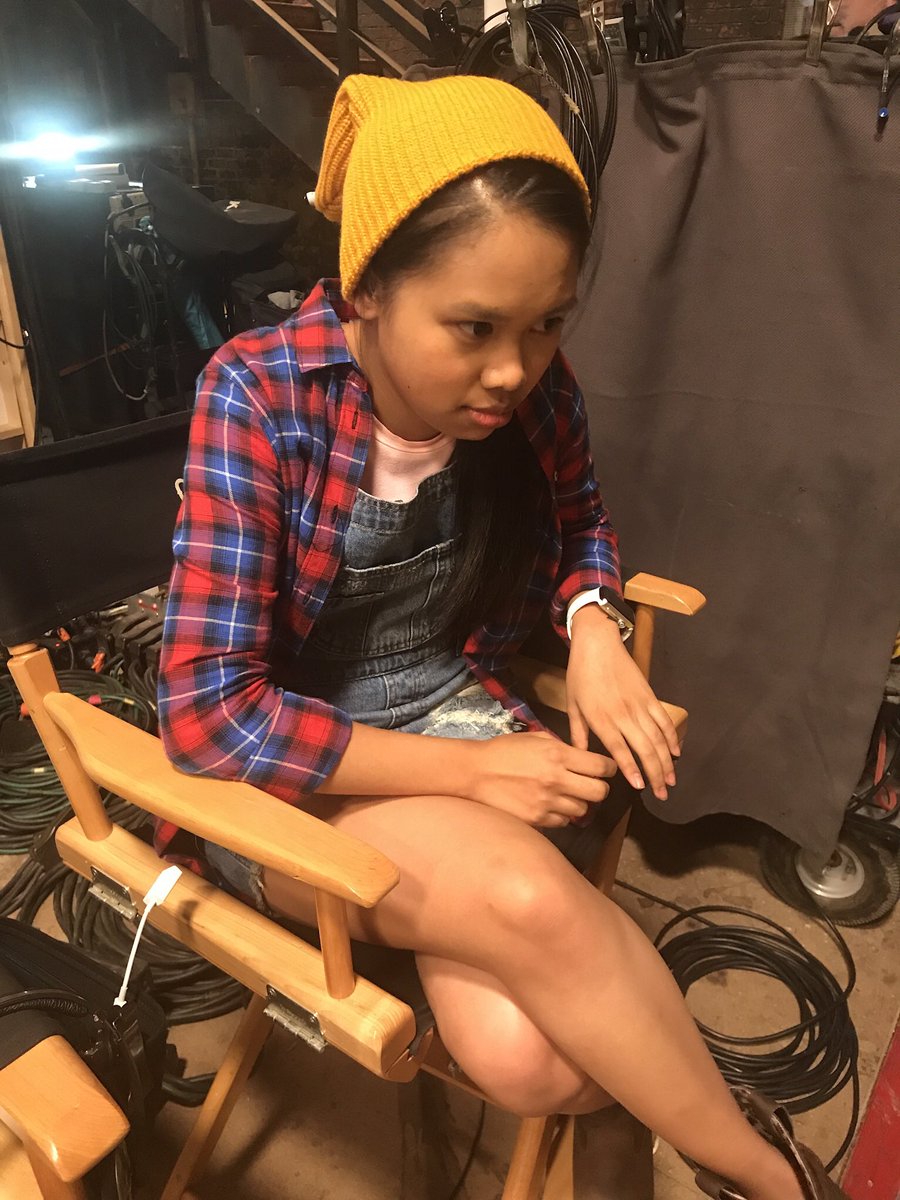 MsNikkiCastillo's tweet photo. #PattyLogan patiently waiting for news... 😐 #Throwback to 412 #PodcastProducerPatty #ScorpionCBS.. #TeamScorpion or #TeamCentipede.. #AreWeThereYet? #ScorpionSeason5 🤞🏼.. having #ScorpionMondayWithdrawals 😶.. #YoungHollywood #ActorsLife 😊💜💕 https://t.co/9Fr6HTSoBV