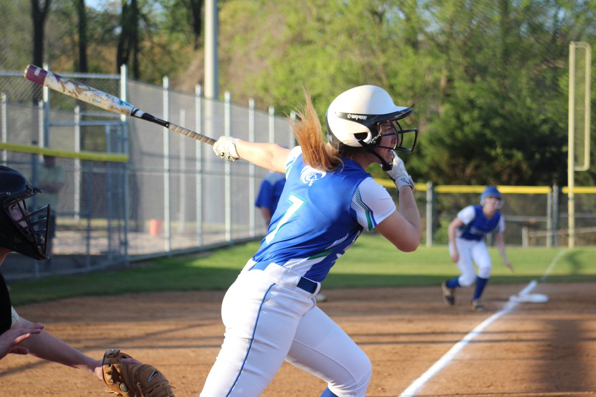 SLHSVSOFTBALL's tweet photo. it’s SENIOR NIGHT vs. yorktown @6!! 💚💙 come out and support your 3 seniors aly, kaylin, and emma!! https://t.co/MbrWwqLYep
