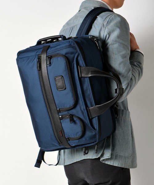 クラフトマン 74 Tumi ３wayバック 長年バックにしていたのをリュックに切り替えたら圧倒的開放感 背中に背負うだけでこんなに体力の残り方に違いがでるとは思わなかった Tumiならtpoに合わせて手提げにも出来るし 使い方を選ばないよ 男性は是非導入