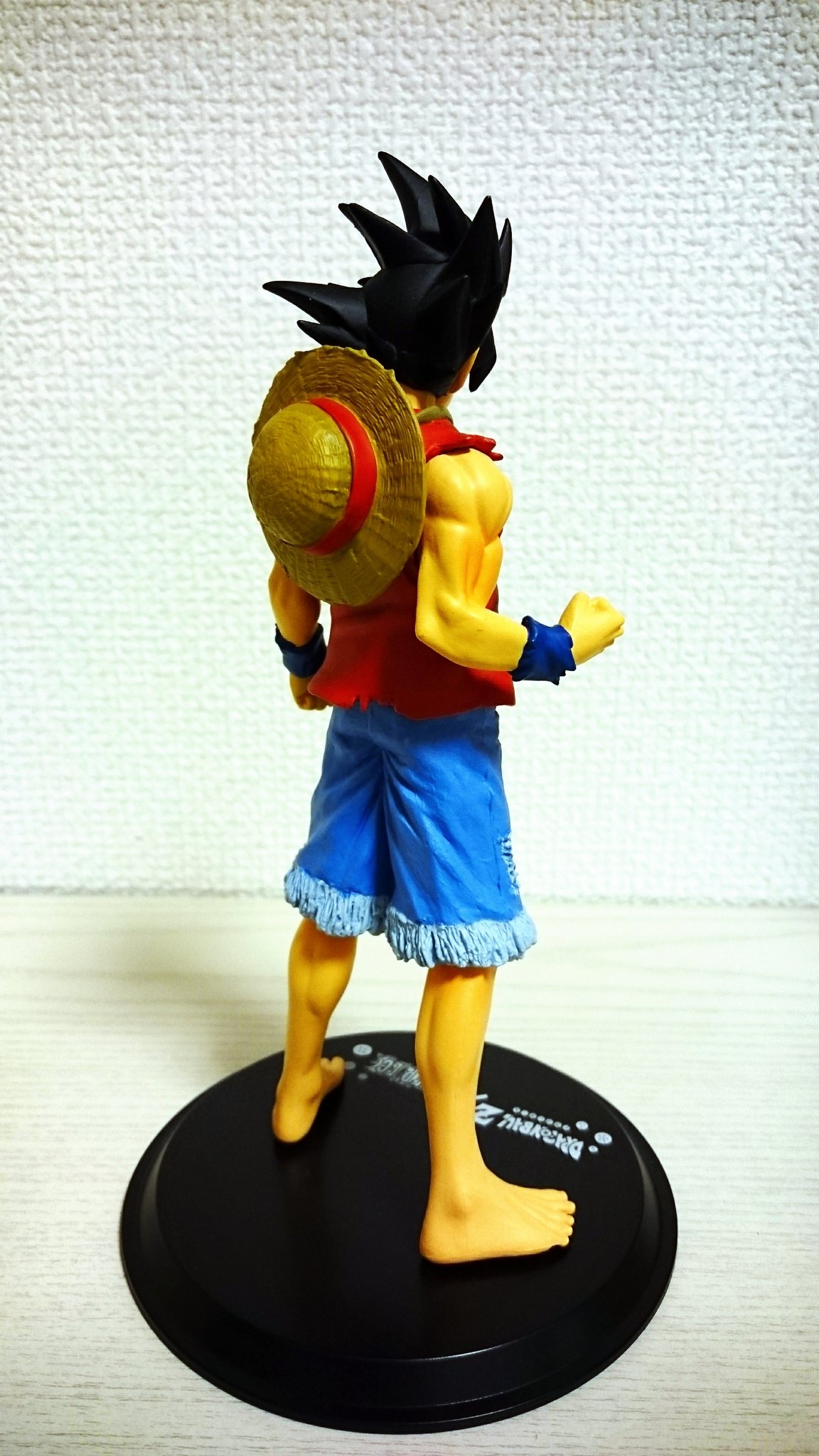Toykoy A Twitter ドラゴンボールz ワンピース Dx組立式フィギュア 孫悟空 ドラゴンボールとワンピース 夢の コラボフィギュア 海賊王に オラはなる どーん Dragonball Onepiece Figure ドラゴンボール ワンピース フィギュア T Co