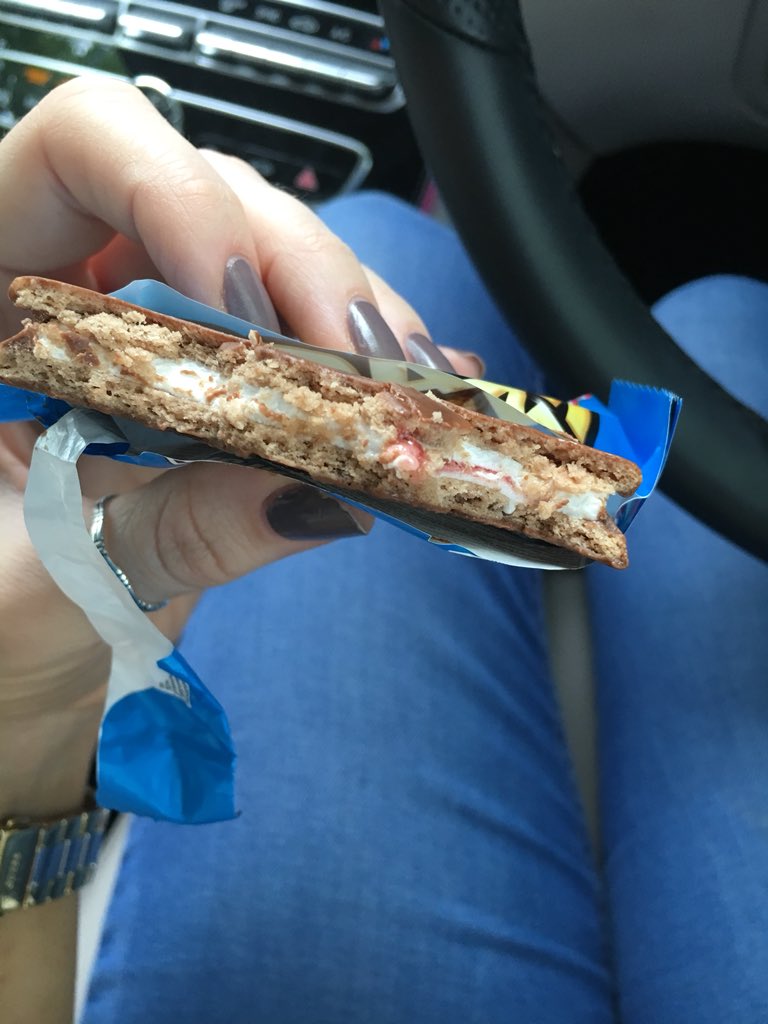 hollyLTB's tweet image. @BBCoVIP Where is the jam? #wagonwheel #burtonsbiscuits