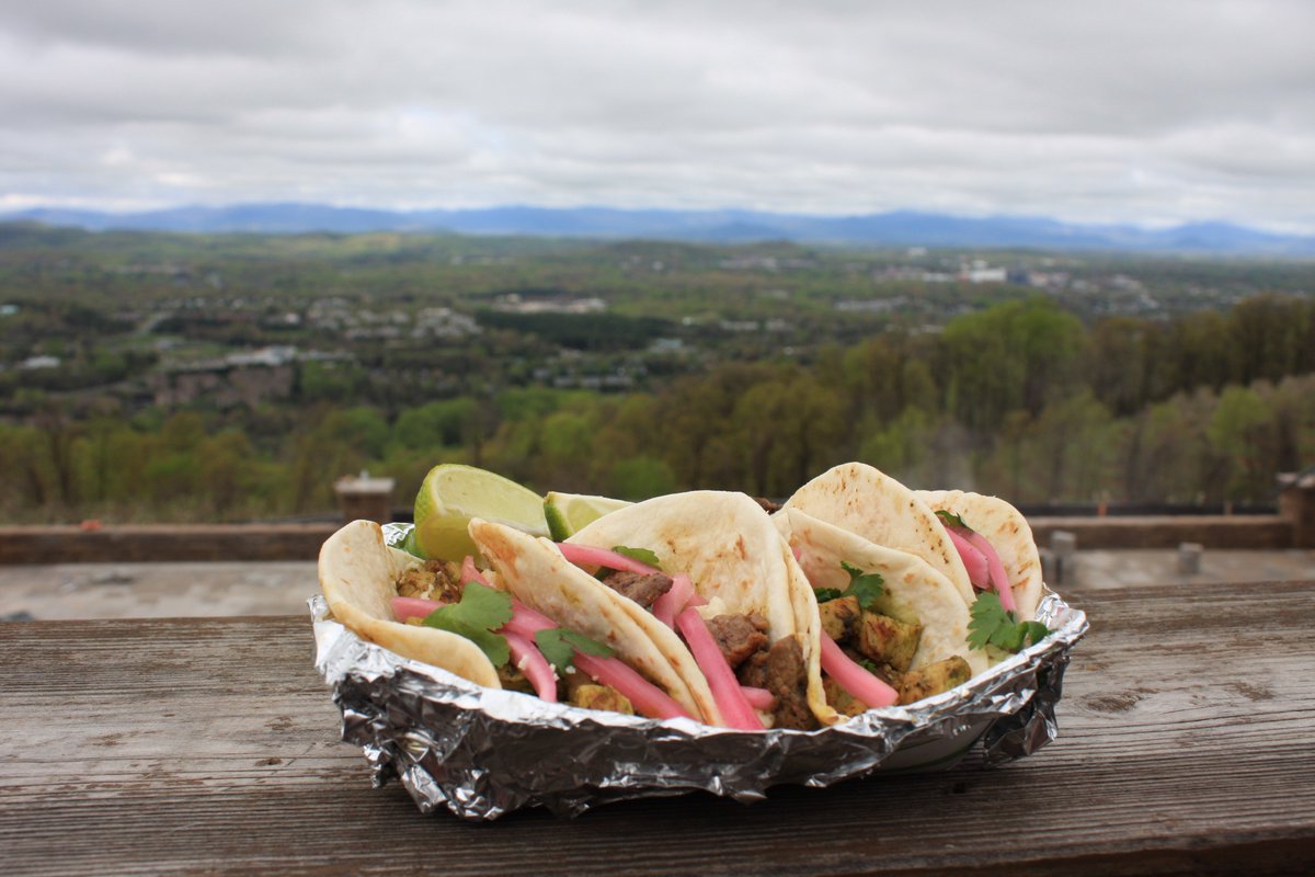 CarterMountain's tweet photo. Anyone else already thinking about #Lunch? We've got you covered #TacoStyle up on the mountain! Check us out from 11-3 for #TacoTuesday! Hand-crafted with local ingredients made #StreetStyle by our very own #ChefStefan. Come up and try some! #LunchWithAView https://t.co/9akq1QgGHE