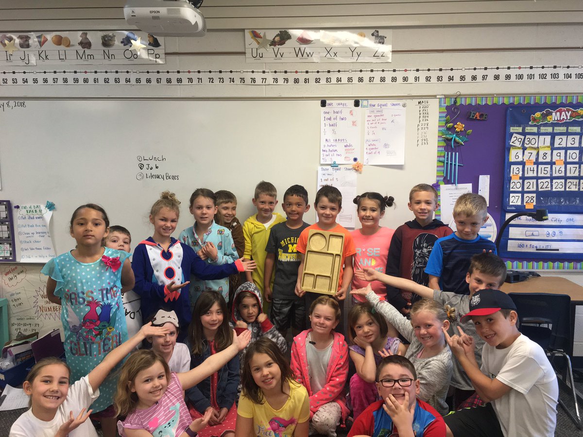 2ndGradeStars11's tweet photo. Yesterday we won the Golden Tray! Perfect for our PJ day today! #dreadstrong https://t.co/lM3uUhHUVo