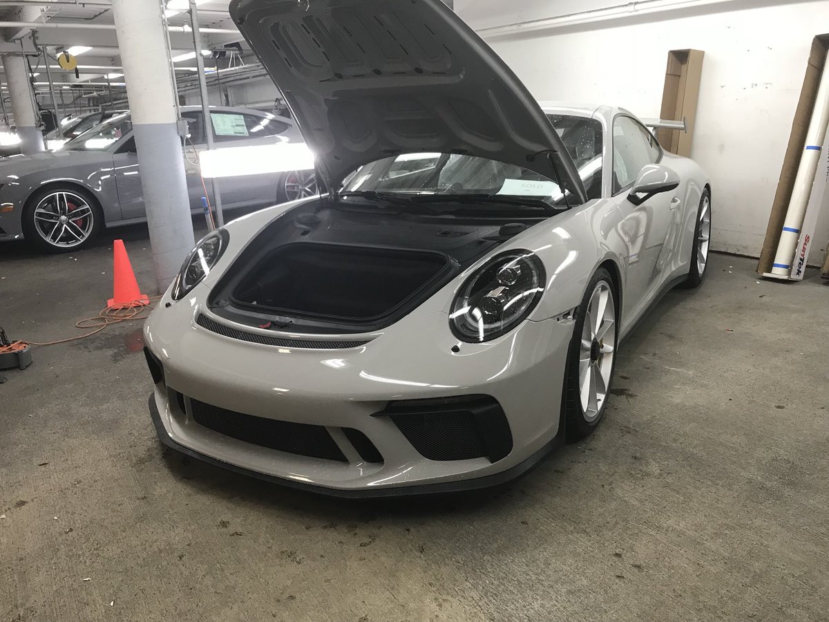 AVOclearbra's tweet photo. 2018 Porsche 911 GT3 wrapped up with our AVO Maxim Wrap package ready for 200mph #gt3rs #fastcars #suntek #detailing #carwrap #991 https://t.co/3gAaWAWW7g