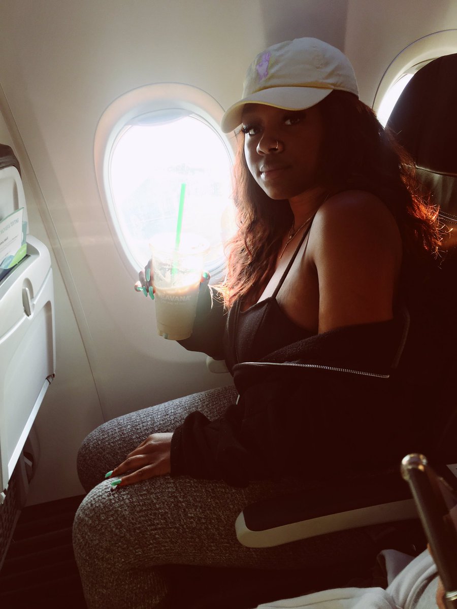 lashaexoxo_'s tweet image. #LABound ✈️