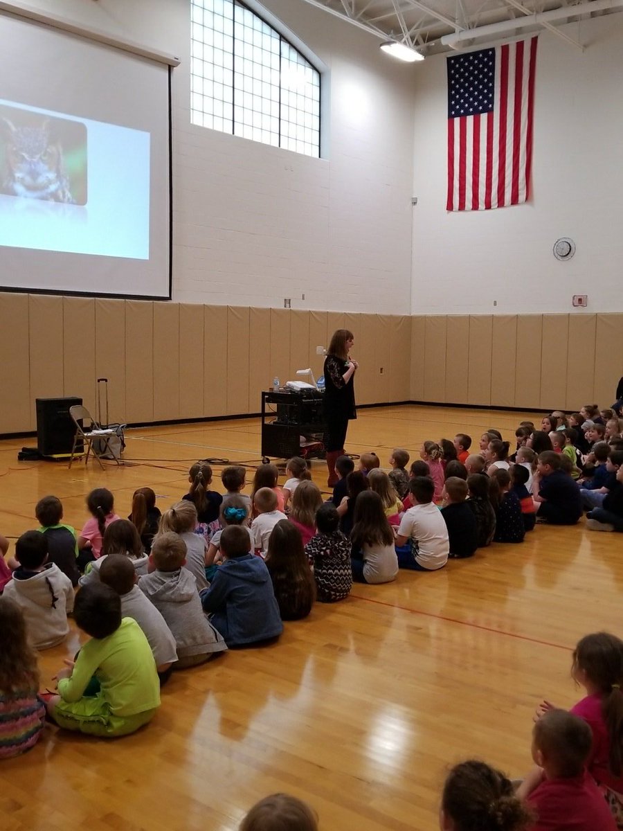 The Seneca Falls Historical Society sponsored a visit to Skoi-Yase School with author Heidi Yolen Stemple! Here students are learning about owls!