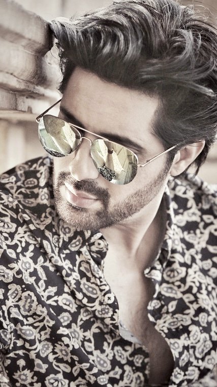 asimtheactor's tweet photo. With the new day comes new strength and new thoughts ✌
#Asimmehmood https://t.co/mbJdMrtQOZ