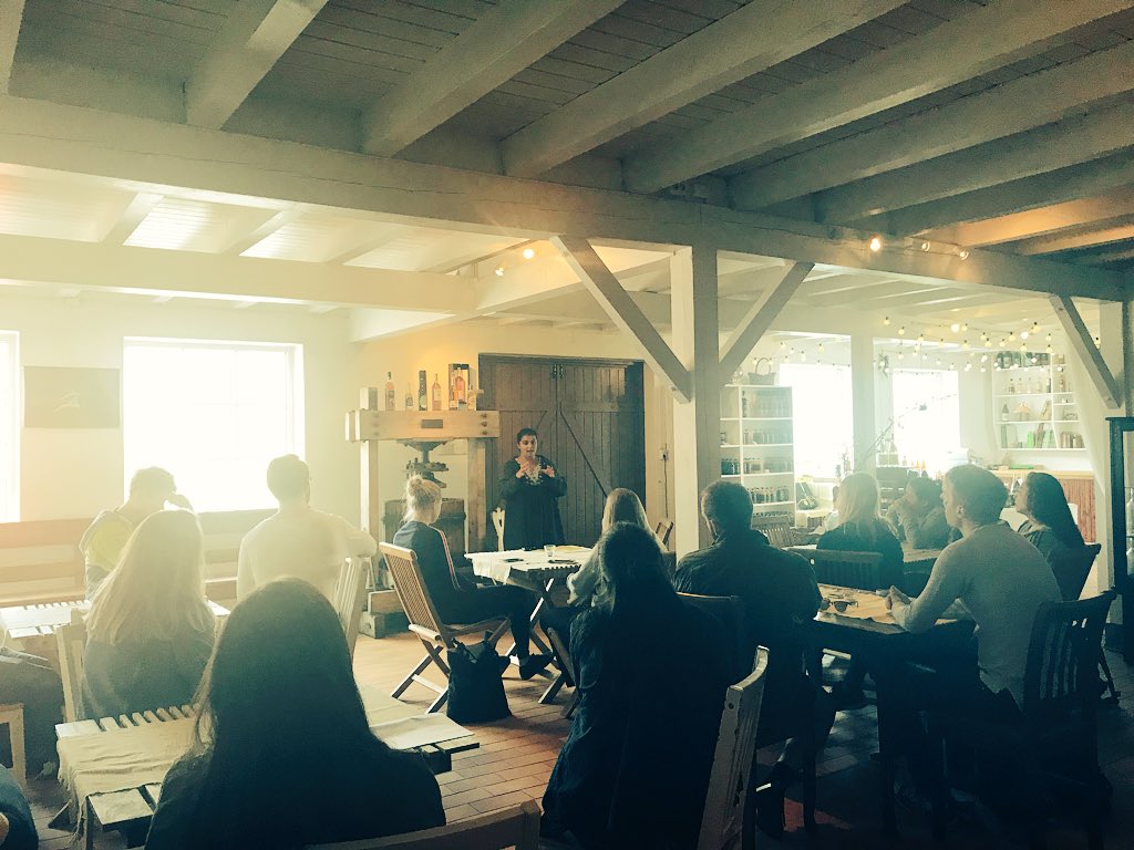 IMN researcher <a href="/ardic_tuba/">Tuba Ardic</a> leading the workshop on qualitative method in #Balestrand with 15 students from @hvl_no Sogndal. #Sociology students conducted interviews with 25 youth workers from 8 different countries as a part of their method module! #internationalisation at home