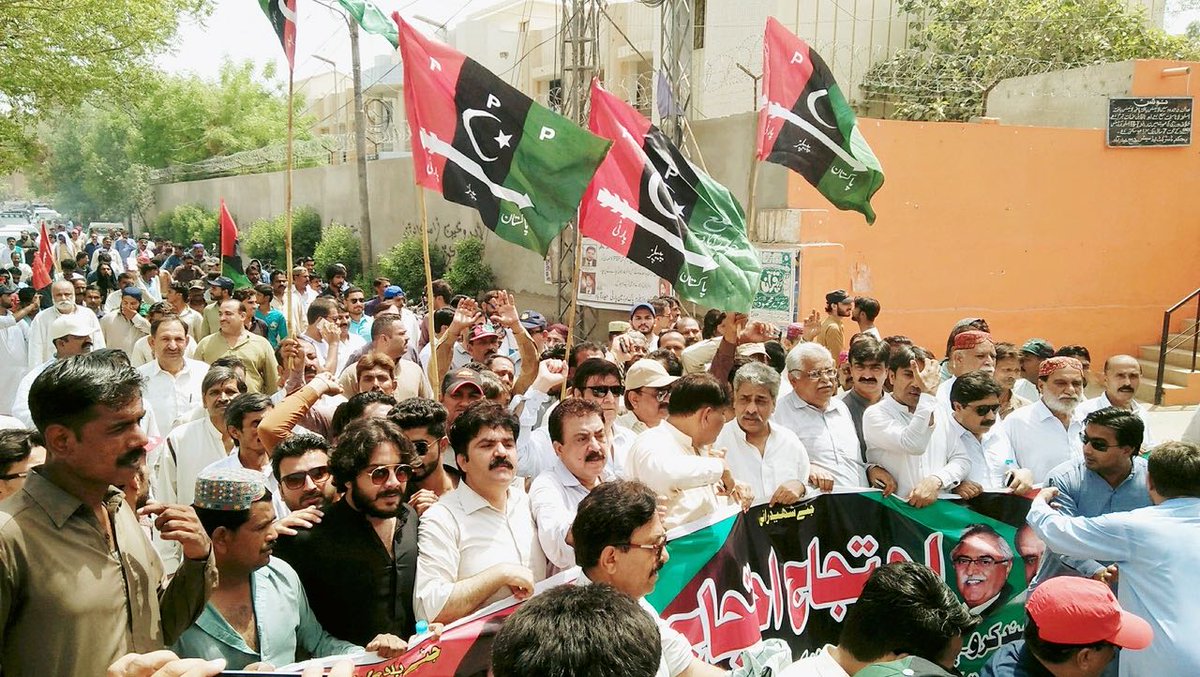 AmjadChandioPPP's tweet photo. Today Protesting against unannounced #LoadsShedding of electricity,
#Gasshortage,
shortage of water in sindh and indecent behavior of #PMLNGovt with the people of #Sindh.
#Shame
#SindhRejectsPMLN
@BBhuttoZardari
@BakhtawarBZ
@AseefaBZ
@AnnieNoorulain
@SabaHyder1 https://t.co/mYShKaL5G1