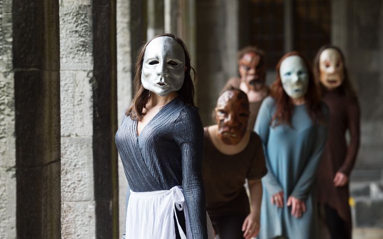 stageirishfan's tweet photo. Just out of The Only Jealousy of Emer and I'm now inspired to revisit Yeats's other plays with a renewed appreciation. Really interesting to hear the cast talk about their role in crafting the masks in the post-show discussion. An excellent production. #GalwayTheatreFest https://t.co/iXhjoXV3dv