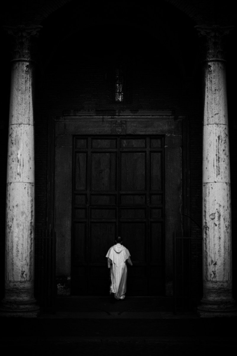 AKTOcollege's tweet photo. Διάκριση της Μαρίας Πάχου στα Sony World Photography Awards - SWPA 2018. 
  Hφωτογραφία της μαθήτριας στο ΒΑ Φωτογραφίας συμπεριλήφθηκε στις 50  κορυφαίες συμμετοχές από όλο τον κόσμο στην κατηγορία δρόμου σταSony World Photography Awards - SWPA 2018. https://t.co/qmG1seofiv