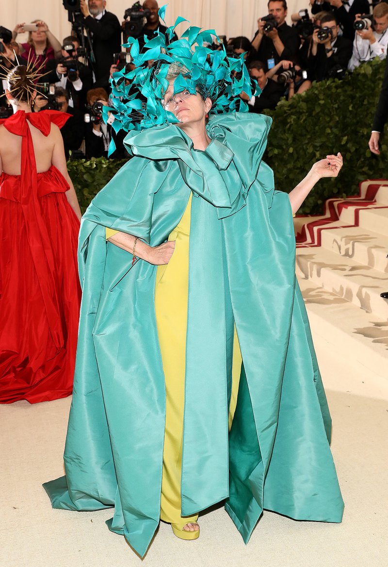 Frances McDormand wins at Met Gala 2018 fashion! #midlifewomenrepresent

people.com/style/frances-…