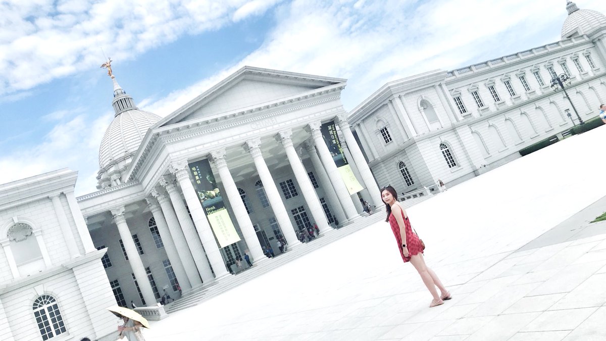 EmmaChen_86's tweet photo. 🏛
好像置身在歐洲的美麗景點，
只是風大到讓自己會像瘋婆子一樣，
根本無法好好照相😆 .
.
.
.
.
#chimeimuseum #museum #tainan #taiwan #奇美博物館 #台南 #台湾 #旅行 #travel #photography #architecture https://t.co/P8orlX3oog