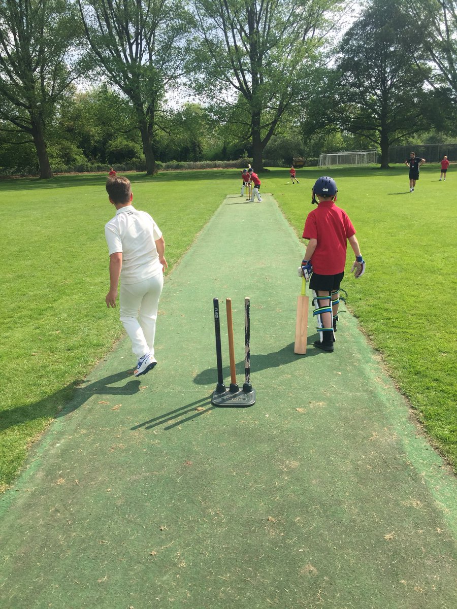 ac_kes's tweet photo. Great development cricket session with the y7&amp;8’s tonight! Over 30 keen young players having fun and developing! 🏏👌🏻👍🏻 #WalkIn #BatUp #BackingUp Line&amp;Length #How’sThat #CatchesWinMatches @kesacademy @NorfolkCB @WestnorfolkSSP https://t.co/H7F2YkZwKa