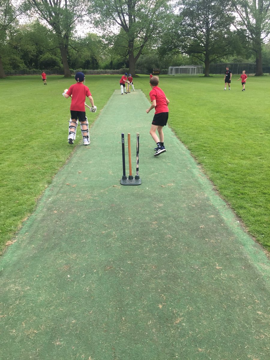ac_kes's tweet photo. Great development cricket session with the y7&amp;8’s tonight! Over 30 keen young players having fun and developing! 🏏👌🏻👍🏻 #WalkIn #BatUp #BackingUp Line&amp;Length #How’sThat #CatchesWinMatches @kesacademy @NorfolkCB @WestnorfolkSSP https://t.co/H7F2YkZwKa