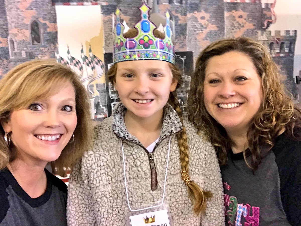 TheQuest4Books's tweet image. Royal Reader of the Day begins 👑 #CarolineInTheCastle #RoyalReader #GreatDayAlready