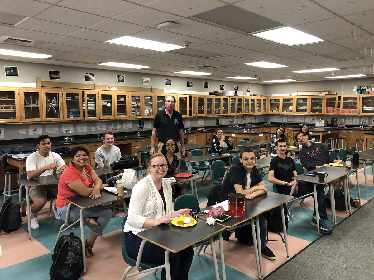 birdtweetershs's tweet photo. AP Physics breakfast! Thank you Mr. Ziesmer for preparing your students so well and for feeding them! Let’s crush this test! #sultansconquerap #buildteal https://t.co/Gbm4B7DGgt