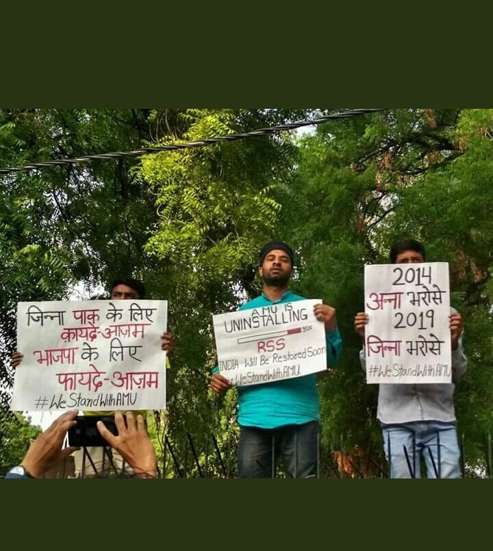 fasihkhanImran's tweet photo. Today 7th day protest  cont. At #AMU ,
About 20,000 students join today at #Bab-e-Syad for *HUMAN CHAIN*.
#Inqalab #Zindabad .
#StandWithAMU #WeStandWithAMU #WeStandWithAMU @AMUAlumniworld @AMUJournal @_sufiyana_ @RoflRavish https://t.co/oKgqeoqVWm