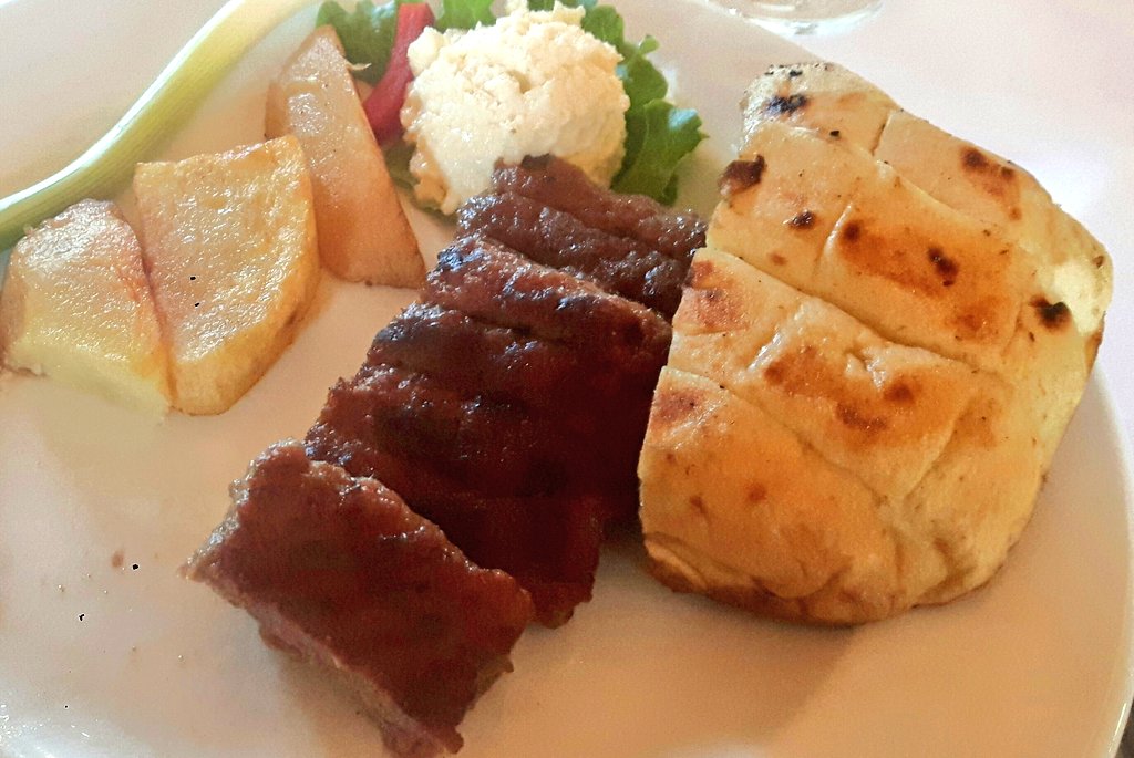 minasio's tweet photo. Discovery of the day: #banjalučki #čevapi: delicious! #BiHrules https://t.co/v4Pkgo88sx