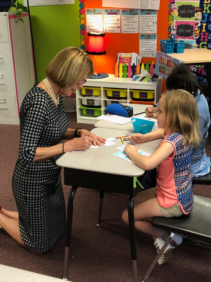JA_Underwood81's tweet photo. While teaching a Junior Achievement session, Lt. Governor Suzanne Crouch works on a project with third graders at Delaware Elementary School! https://t.co/IUhfhK3WVk