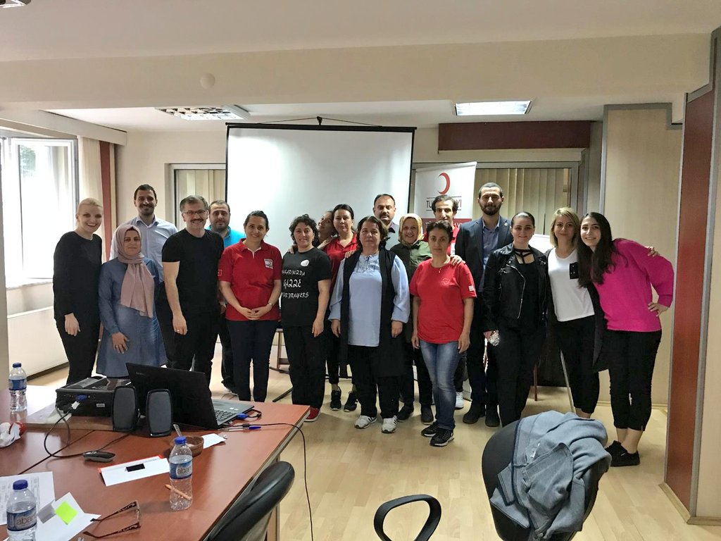 elif_elift's tweet photo. #Everywhere4Everyone 
#Smile
.@TurkKizilayi #Akçakoca Huzurevi çalışanlarına Afet, Kızılaycılık ve Takım Çalışması eğitimi veriliyor.
#WorldRedCrescentDay 
#WordRedCrossDay
#Herkesiçinheryerde 
#DünyaKızılhaçKızılayGünü https://t.co/LAfZDYM2Ig