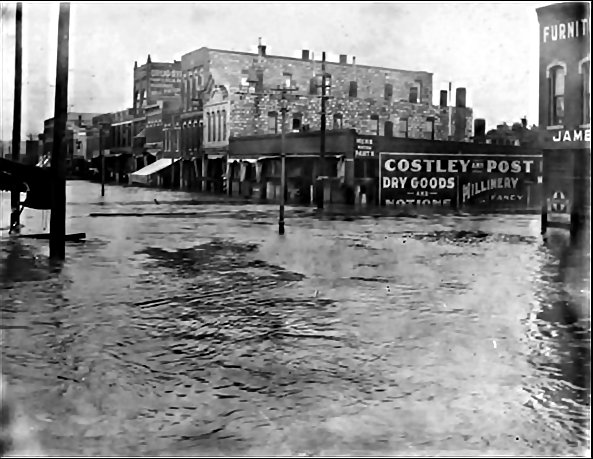 asewovenwords's tweet photo. Learn history thru fiction: The 1903 Topeka flood of Kansas River marooned hundreds & drowned 29. New dikes held for floods in 1908, 1923, & 1935. Read more Topeka & Kansas history in TAZIA AND GEMMA. #historicalfiction #topekahistory #famousfloods https://t.co/d1uMjTUlu3