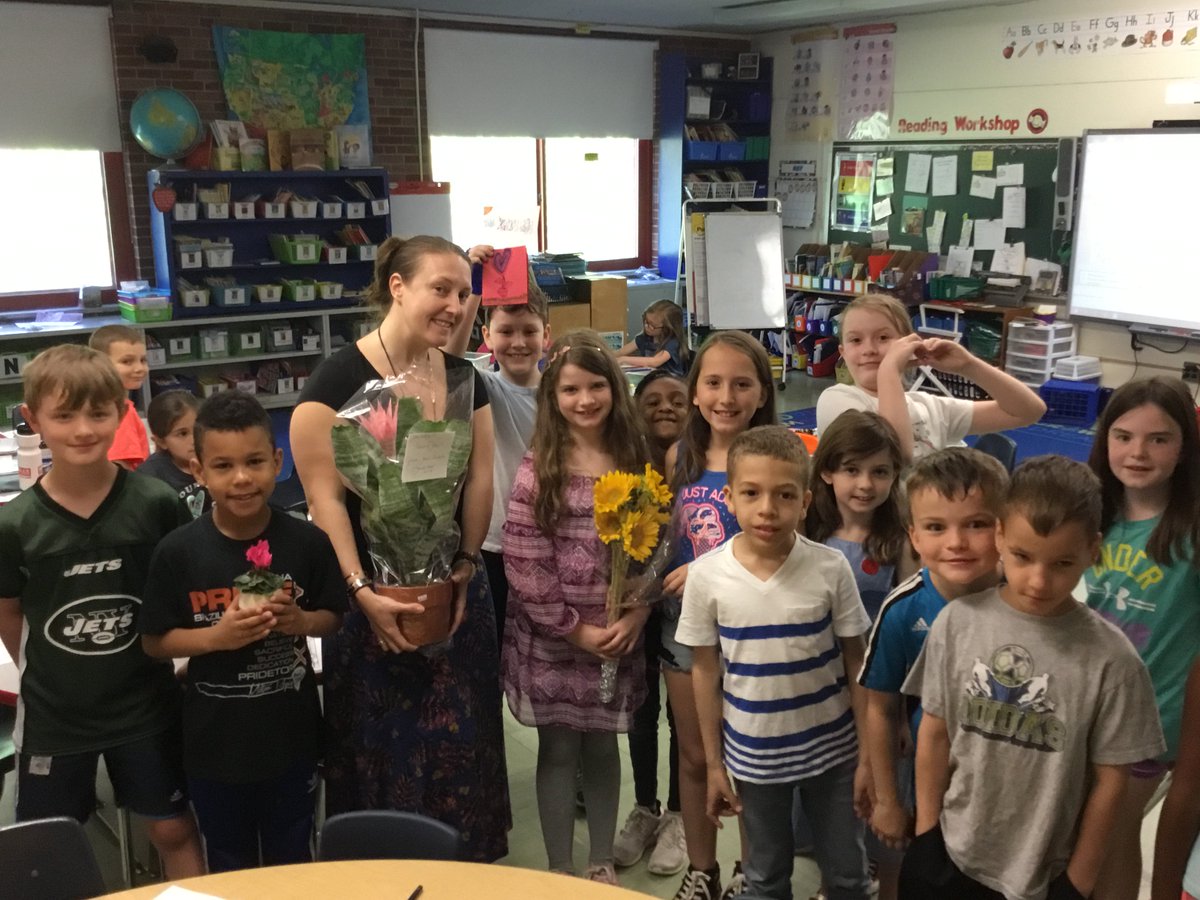WOSnews's tweet image. April showers really have brought May flowers! Thank you for being so thoughtful! #TeacherAppreciationWeek #mrssheehyWOS #mrskuhnWOS #mszatargaWOS