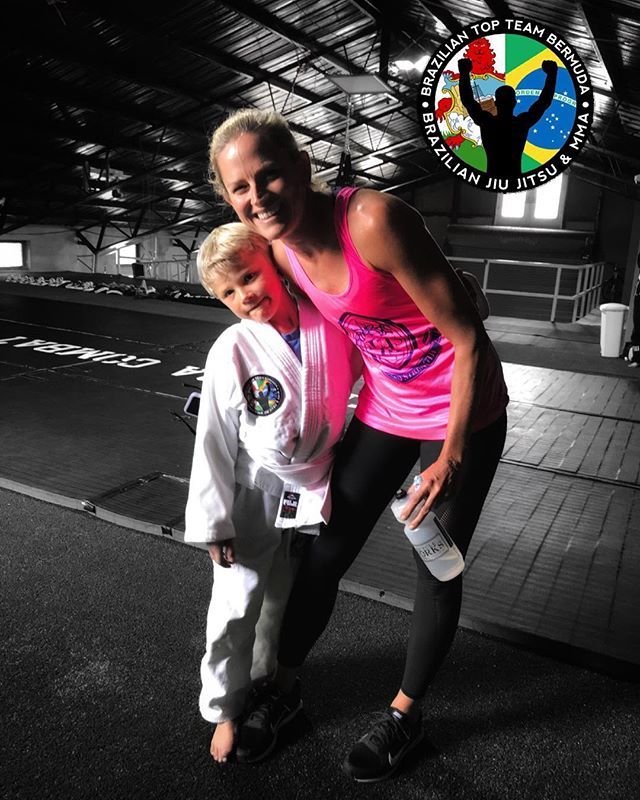 BTTBermuda's tweet photo. Happy youth, happy parents! For Harrison, joining our #BrazilianJiuJitsu class was something fun, new - and worth it!
Enjoy your 1st #YouthBJJ class FREE!
⏱4.10pm Mon-Fri (ages 5-10)
⏱5pm Tues &amp; Fri (ages 11-15)
#Bermuda #BTTBermuda #BrazilianTopTeam… https://t.co/7UmVunIbeY https://t.co/j1t9mOTwKg
