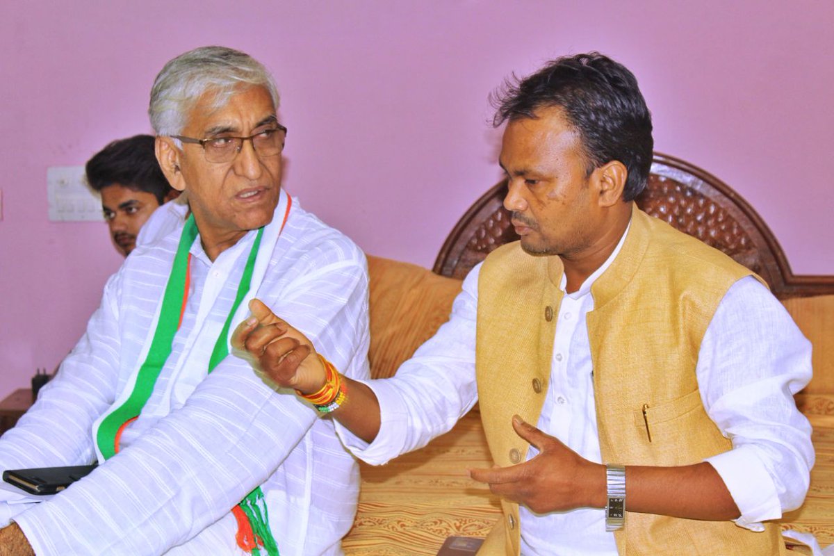 TS_SinghDeo's tweet image. Detailed deliberations with Patwaries, R.I Mandal members and Doctors Association in Jagdalpur, adding pertinent propositions to the #JanGhoshnaPatra campaign,duly reflecting their concerns and objectives!
#आपका_विकास_आपके_हाथ