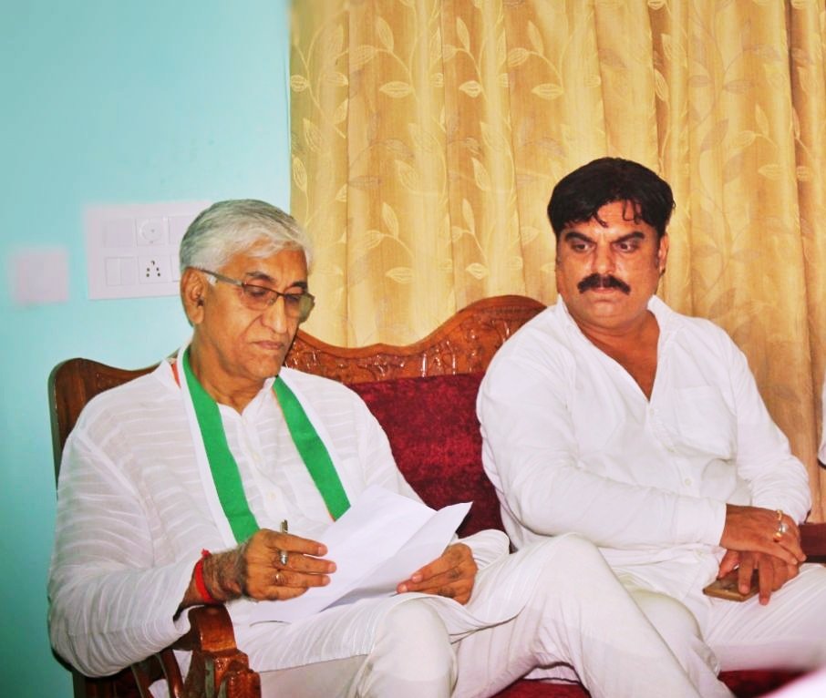 TS_SinghDeo's tweet image. Detailed deliberations with Patwaries, R.I Mandal members and Doctors Association in Jagdalpur, adding pertinent propositions to the #JanGhoshnaPatra campaign,duly reflecting their concerns and objectives!
#आपका_विकास_आपके_हाथ